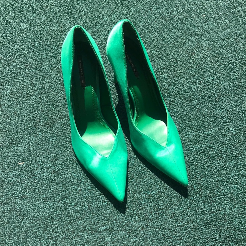 Zara Basic size 40 Kelly green 4 inch heal